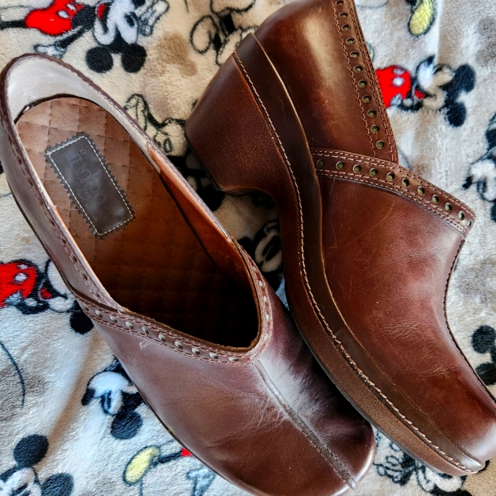 Women's size 11 brown wedges